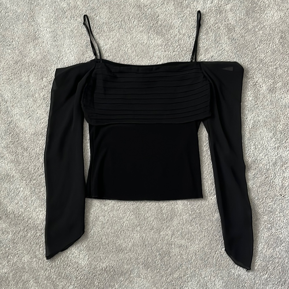🌴Host Pick🌴Long Sleeve Cold Shoulder Top NWOT